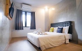 Urbanview Hotel Syariah De Umbrella Ciputat